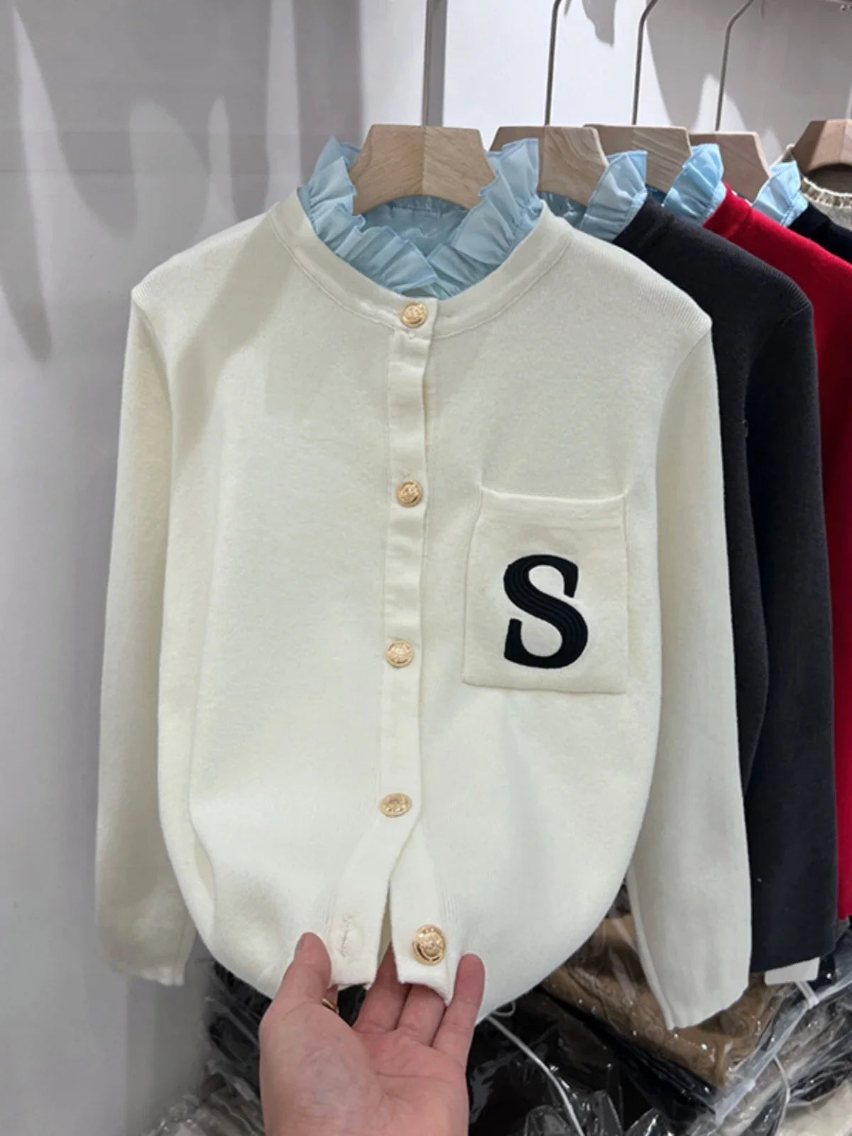 S Letter beige
